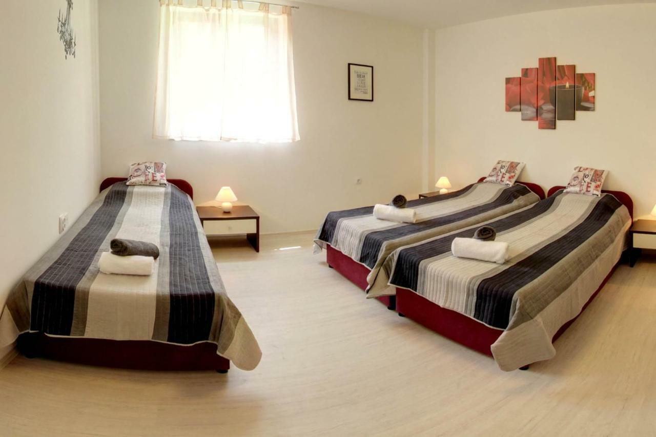 Lusyhouse Villa Pula Bagian luar foto