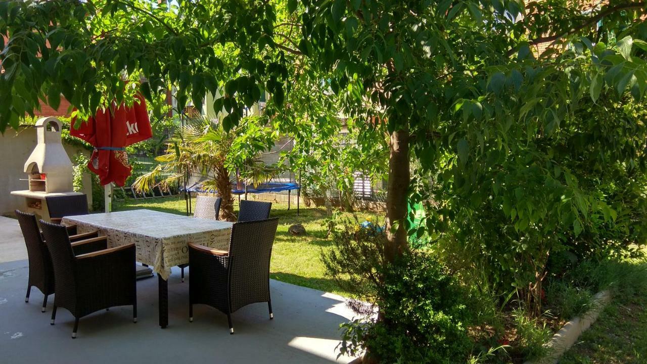 Lusyhouse Villa Pula Bagian luar foto