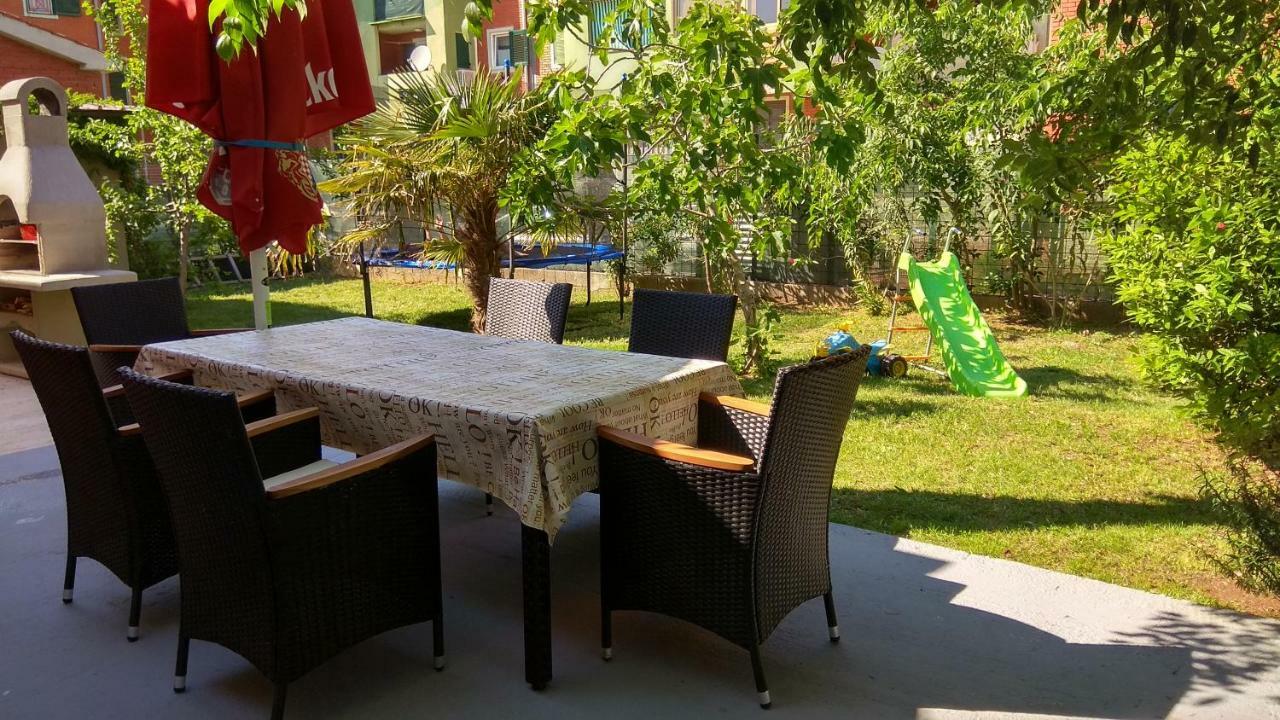 Lusyhouse Villa Pula Bagian luar foto
